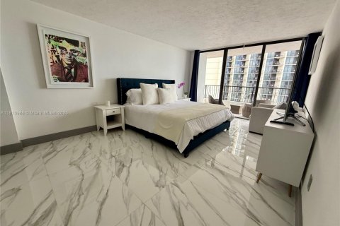 Condo in Miami, Florida, 1 bedroom  № 1756287 - photo 7