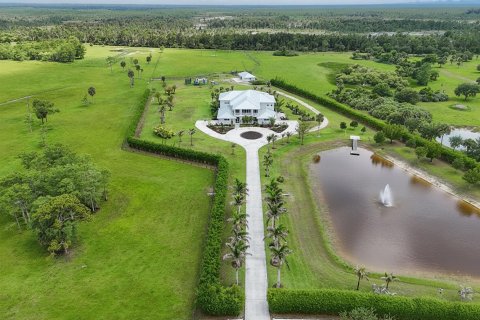 Villa ou maison à Stuart, Floride 7 chambres, 698.35 m2 № 2174150