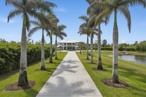 Villa ou maison à vendre à Stuart, Floride: 7 chambres, 698.35 m2 № 2174150 - photo 4