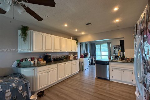 Купить виллу или дом в Тамарак, Флорида 2 спальни, 95.13м2, № 2053847 - фото 12