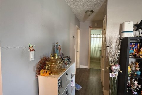 Купить виллу или дом в Тамарак, Флорида 2 спальни, 95.13м2, № 2053847 - фото 17