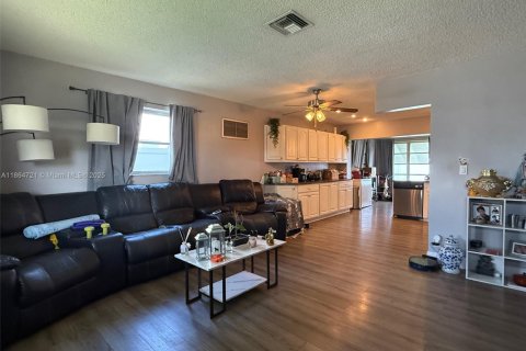 Купить виллу или дом в Тамарак, Флорида 2 спальни, 95.13м2, № 2053847 - фото 6