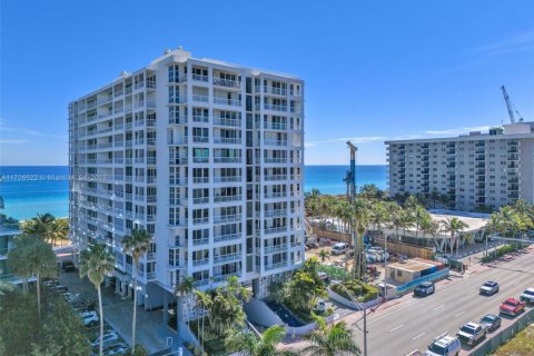 Copropriété à vendre à Surfside, Floride: 2 chambres, 118.64 m2 № 1797639 - photo 2