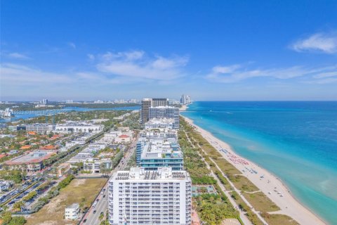Copropriété à vendre à Surfside, Floride: 2 chambres, 118.64 m2 № 1797639 - photo 25