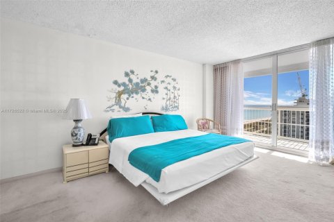 Copropriété à vendre à Surfside, Floride: 2 chambres, 118.64 m2 № 1797639 - photo 9