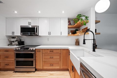 Touwnhouse à vendre à Coral Gables, Floride: 2 chambres, 140.75 m2 № 1963168 - photo 7