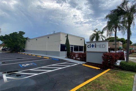 Propiedad comercial en alquiler en Hollywood, Florida № 1225689 - foto 1