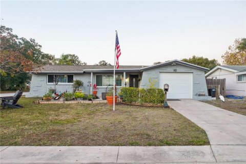 House in New Port Richey, Florida 4 bedrooms, 144 sq.m. № 2199000 - photo 5