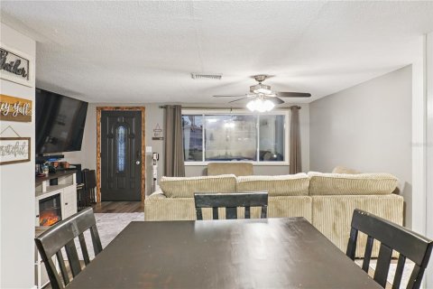 House in New Port Richey, Florida 4 bedrooms, 144 sq.m. № 2199000 - photo 19