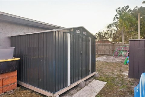 House in New Port Richey, Florida 4 bedrooms, 144 sq.m. № 2199000 - photo 7