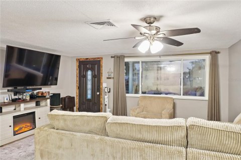 House in New Port Richey, Florida 4 bedrooms, 144 sq.m. № 2199000 - photo 20