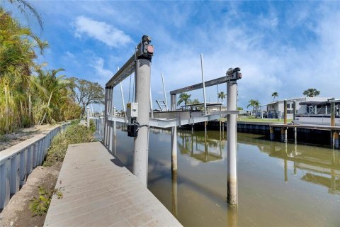 Casa en venta en Apollo Beach, Florida, 5 dormitorios, 246.56 m2 № 1546299 - foto 4