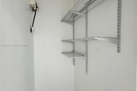 Снять в аренду квартиру в Майами, Флорида 1 спальня, 74.32м2, № 2045554 - фото 6