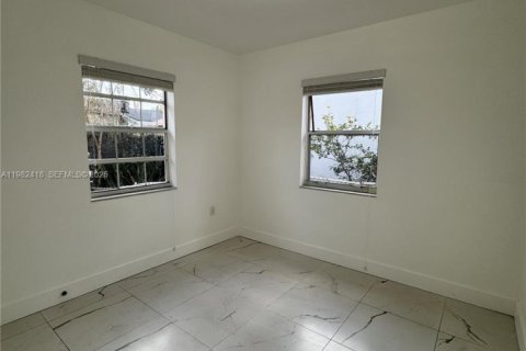 Снять в аренду квартиру в Майами, Флорида 1 спальня, 74.32м2, № 2045554 - фото 7