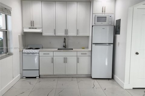 Снять в аренду квартиру в Майами, Флорида 1 спальня, 74.32м2, № 2045554 - фото 3