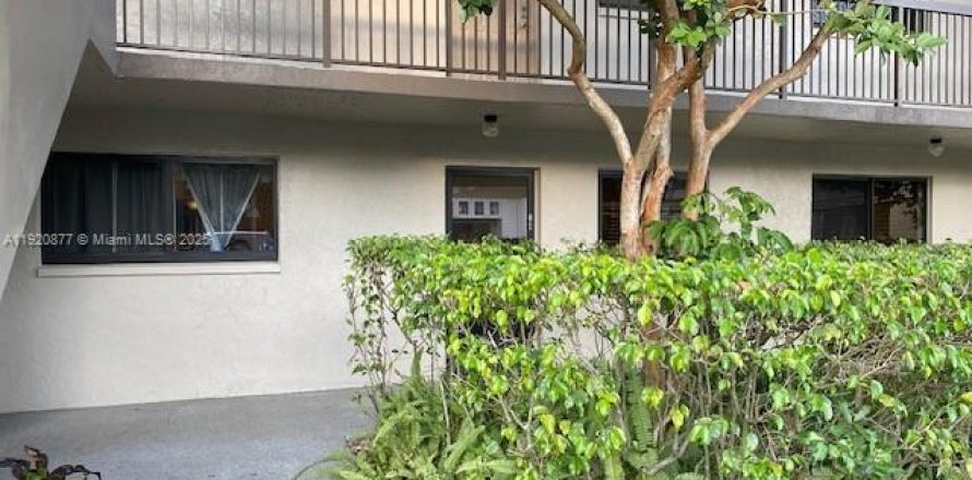 Condominio en Tamarac, Florida, 2 dormitorios № 1975487