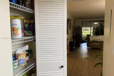 Condominio en venta en Tamarac, Florida, 2 dormitorios, 112.88 m2 № 1975487 - foto 16