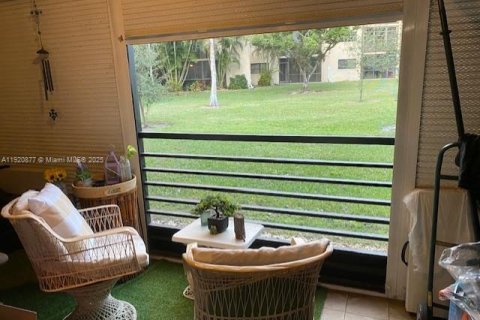 Condominio en venta en Tamarac, Florida, 2 dormitorios, 112.88 m2 № 1975487 - foto 3