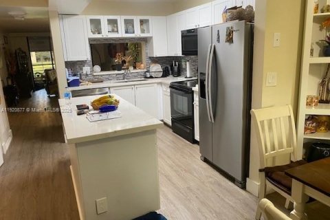 Condominio en venta en Tamarac, Florida, 2 dormitorios, 112.88 m2 № 1975487 - foto 6