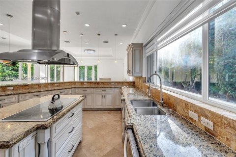 Casa en venta en Pinecrest, Florida, 4 dormitorios, 348.2 m2 № 1820068 - foto 16