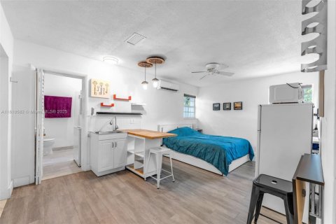 House in Miami, Florida 5 bedrooms, 291.43 sq.m. № 1865697 - photo 25