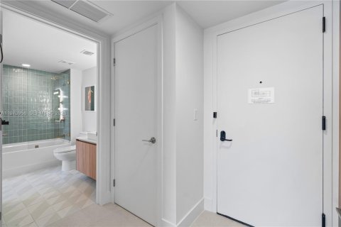 Condominio en venta en Miami, Florida, 1 dormitorio, 46.92 m2 № 2032712 - foto 11