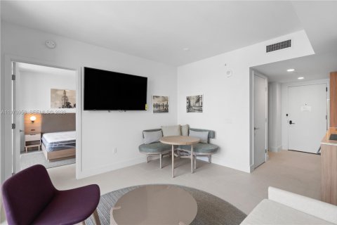 Condominio en venta en Miami, Florida, 1 dormitorio, 46.92 m2 № 2032712 - foto 4