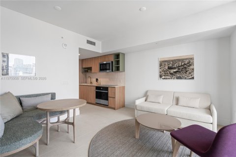 Condominio en venta en Miami, Florida, 1 dormitorio, 46.92 m2 № 2032712 - foto 2