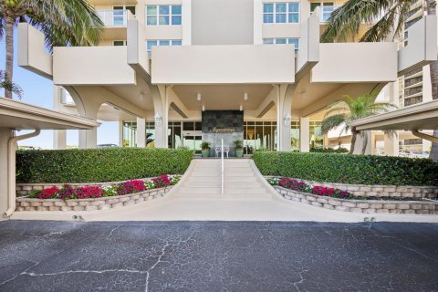 Condo in Riviera Beach, Florida, 2 bedrooms № 2146336 - photo 26
