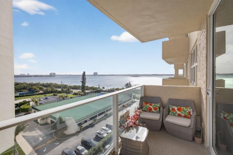 Condo in Riviera Beach, Florida, 2 bedrooms № 2146336 - photo 22