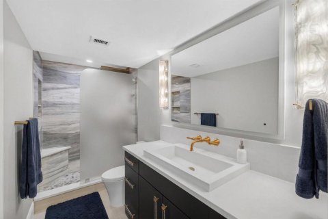 Condo in Riviera Beach, Florida, 2 bedrooms № 2146336 - photo 13