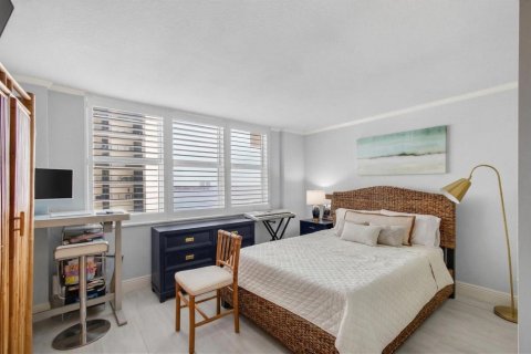 Condo in Riviera Beach, Florida, 2 bedrooms № 2146336 - photo 11