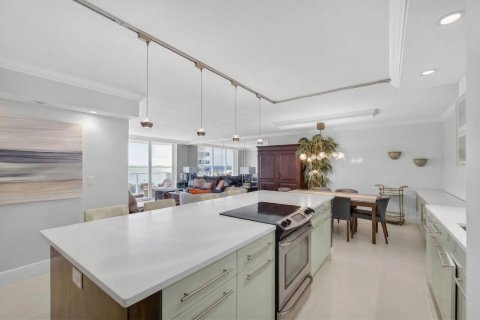 Condo in Riviera Beach, Florida, 2 bedrooms № 2146336 - photo 10