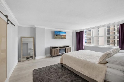Condo in Riviera Beach, Florida, 2 bedrooms № 2146336 - photo 15