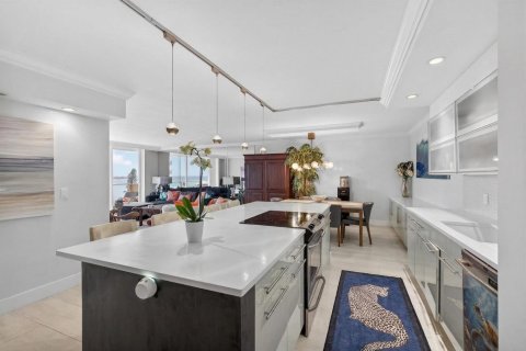 Condo in Riviera Beach, Florida, 2 bedrooms № 2146336 - photo 5