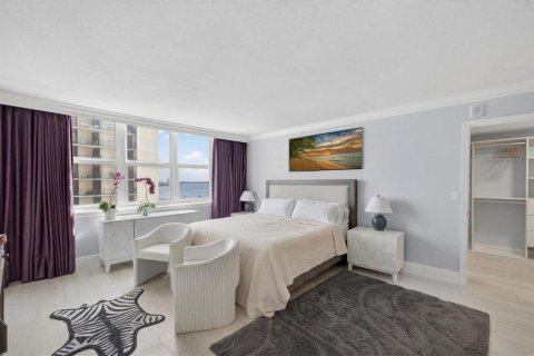 Condo in Riviera Beach, Florida, 2 bedrooms № 2146336 - photo 16