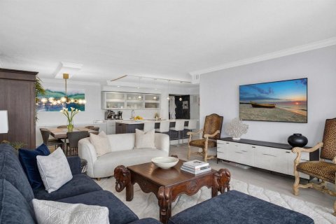 Condo in Riviera Beach, Florida, 2 bedrooms № 2146336 - photo 8