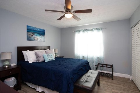 Apartment in Largo, Florida 3 bedrooms, 111.48 sq.m. № 2104636 - photo 17