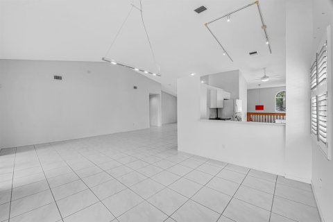Condo in Boynton Beach, Florida, 3 bedrooms № 2399688 - photo 12