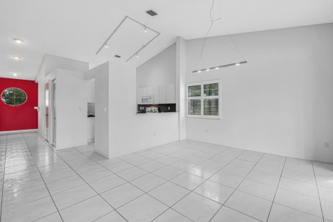 Condo in Boynton Beach, Florida, 3 bedrooms № 2399688 - photo 11