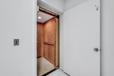 Condo in Boynton Beach, Florida, 3 bedrooms № 2399688 - photo 5