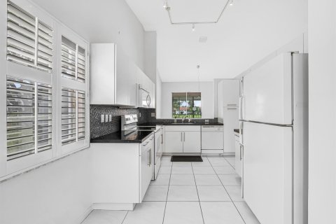 Condo in Boynton Beach, Florida, 3 bedrooms № 2399688 - photo 24