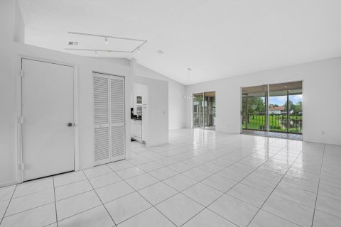 Condo in Boynton Beach, Florida, 3 bedrooms № 2399688 - photo 9