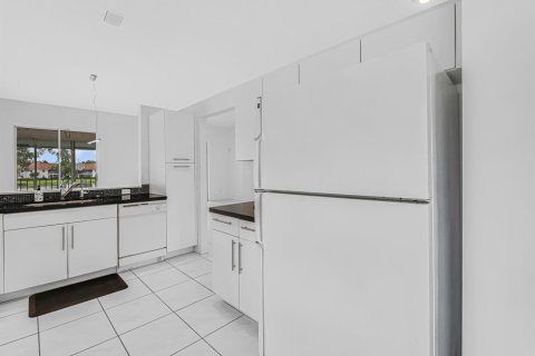 Condo in Boynton Beach, Florida, 3 bedrooms № 2399688 - photo 23