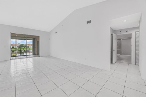 Condo in Boynton Beach, Florida, 3 bedrooms № 2399688 - photo 10