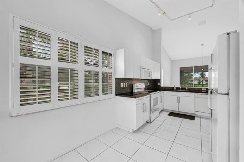 Condo in Boynton Beach, Florida, 3 bedrooms № 2399688 - photo 22