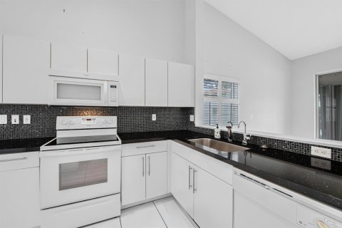 Condo in Boynton Beach, Florida, 3 bedrooms № 2399688 - photo 20