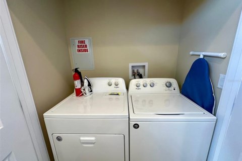 Adosado en venta en Kissimmee, Florida, 4 dormitorios, 235.79 m2 № 1845110 - foto 5