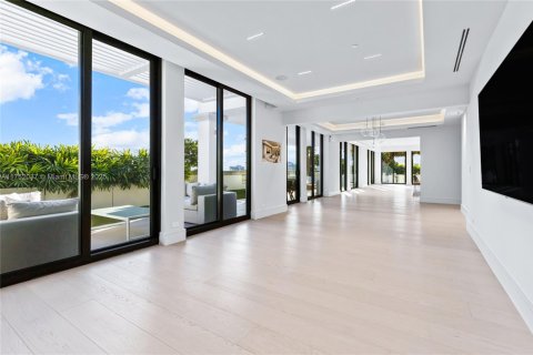 Condo in Coral Gables, Florida, 4 bedrooms  № 1499563 - photo 13