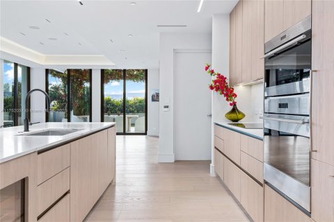 Condo in Coral Gables, Florida, 4 bedrooms  № 1499563 - photo 5